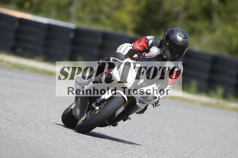 /Archiv-2025/09 22.04.2025 Cornu Master School ADR/rot-rouge/4